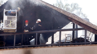 Δραματική διάσωση γυναίκας από φλεγόμενο κτήριο στο Βερολίνο
