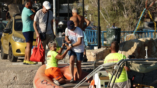 ΕΚΑΒ: Δέκα διακομιδές πολιτών από τη φωτιά στη Σαλαμίνα - Εννέα με εγκαύματα