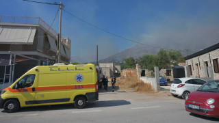 Φωτιά στη Σαλαμίνα: Εννέα άτομα με εγκαύματα στο Κέντρο Υγείας