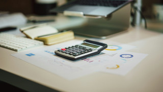 Πρόστιμο μαμούθ 1,32 εκατ. από ΑΑΔΕ σε επιχείρηση - Νοίκιαζε 132 αυτοκίνητα που ήταν σε ακινησία