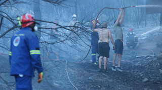 Αρτοποιός για Σαλαμίνα: Ήταν μια πολύ δύσκολη πυρκαγιά - Βελτιωμένη σήμερα η εικόνα
