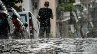Κακοκαιρία «χτύπησε» περιοχές των Ιωαννίνων: Δρόμοι μετατράπηκαν σε ποτάμια 