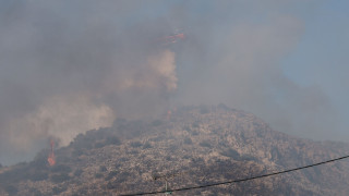 Φωτιά κοντά στον Προφήτη Ηλία στη Σαλαμίνα: Σηκώθηκαν δύο ελικόπτερα