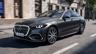 Η Mercedes C-Class ανανεώνεται με νέες τεχνολογίες και έως 395 ίππους