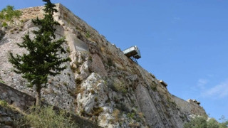 Τι απαντά το Υπουργείο Πολιτισμού για τον ανελκυστήρα στον Ιερό Βράχο της Ακρόπολης