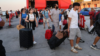 Κυκλάδες και Αργοσαρωνικό «ψηφίζουν» οι τελευταίοι αδειούχοι: Κίνηση στα λιμάνια, μαζική επιστροφή