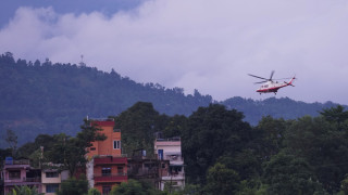 Νεπάλ: Ξεχείλισε λίμνη που σχηματίστηκε από την κατολίσθηση - Διακόπτονται οι επιχειρήσεις διάσωσης