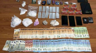 Πειραιάς: Συνελήφθη ψυχολόγος για διακίνηση ναρκωτικών - Στη δικογραφία λαϊκή τραγουδίστρια