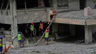 Πλημμύρες στο Νεπάλ: Πεντάχρονη διασώθηκε μετά από 48 ώρες κάτω από τα συντρίμμια
