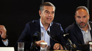 Τσίπρας από Θεσσαλονίκη: «Τα καρτέλ συμπιέζουν αυτοαπασχολούμενους, μικρές και μεσαίες επιχειρήσεις»