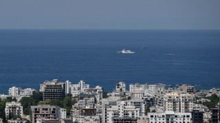 Νέο βίντεο από την Κερύνεια: Επιβάτες με τα σωσίβια παλεύουν στη θάλασσα δίπλα στο βυθισμένο πλοίο