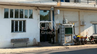 ΑΤ Μάνδρας: Σοβαρά τραυματίας ο άνδρας που πυροβολήθηκε από αστυνομικό μετά από επίθεση με μαχαίρι
