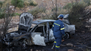 Εντοπίστηκε σορός στο όχημα από το οποίο ξεκίνησε η φωτιά στον Κουβαρά - Τέθηκε υπό έλεγχο 