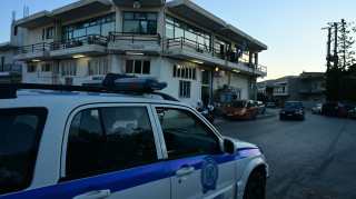 Διασωληνωμένος στη ΜΕΘ ο 31χρονος δράστης της επίθεσης στο Αστυνομικό Τμήμα στη Μάνδρα