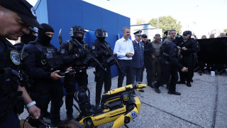 ΕΚΑΜ, ρομπότ- σκύλος και drones εξουδετέτωσαν «ταμπουρωμένο» ληστή - Επίδειξη της ΕΛ.ΑΣ. στη ΔΕΘ