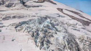 Βίντεο από τη στιγμή που η φονική χιονοστιβάδα κατεβαίνει το όρος Μιζιργκί στον Καύκασο