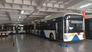 Θεσσαλονίκη: Ηλεκτρικό λεωφορείο έπεσε πάνω σε στάση - Τέσσερις τραυματίες