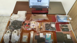 Δύο συλλήψεις για κλοπές και απάτες σε Αττική και Περιφέρεια - Βίντεο από την έφοδο της ΕΛ.ΑΣ.