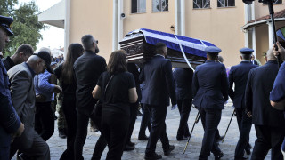 Τελευταίο αντίο στον Σμηναγό Δημήτρη Πέτρου που σκοτώθηκε στη συντριβή του Phantom στην Τανάγρα