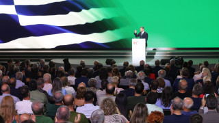 Ανδρουλάκης: «Δεσμεύομαι για την αναγέννηση της δημόσιας Υγείας και της Παιδείας»
