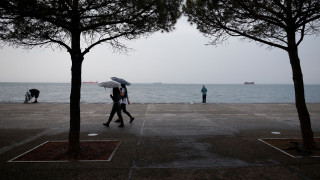 Ξαφνική νεροποντή «χτύπησε» στη Θεσσαλονίκη - Το τεράστιο «self cloud»