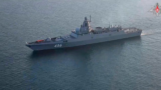 Νέα πρόκληση από τη Ρωσία: Φρεγάτα εκτόξευσε φωτοβολίδες εναντίον δανικού στρατιωτικού ελικοπτέρου
