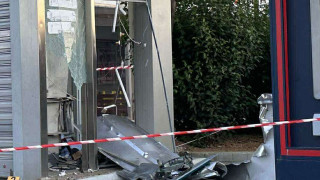 Φθιώτιδα: Η στιγμή που σπείρα ανατινάζει ΑΤΜ - Επιστράτευσαν ακόμα και γερανοφόρο όχημα