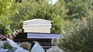 Γιώργος Μαζωνάκης: Τελέστηκε τρισάγιο για τα εννιάμερα από τον θάνατό του