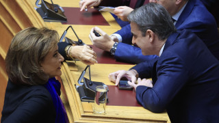 Τα γαλάζια «καλάμια», το μήνυμα «ταπεινότητας» Μητσοτάκη και η προειδοποίηση