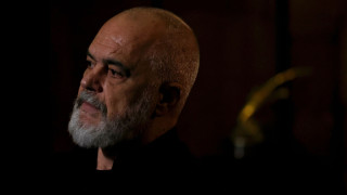 Πέταξαν αυγά στον Έντι Ράμα στη Νέα Υόρκη - «Υστερικές κότες» απαντά ο Αλβανός πρωθυπουργός