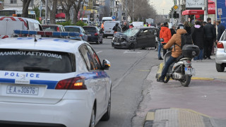 Χανιά: Τζιπ παρέσυρε σταθμευμένα οχήματα - Κρεμάστηκε στο κενό ένα από τα αυτοκίνητα
