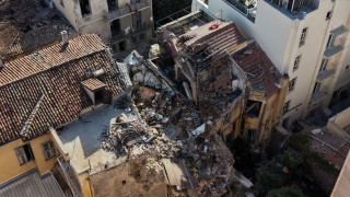 Πλάκα: Πρώτα έκρηξη και μετά πυρκαγιά, τι ερευνούν οι αρχές - «Στον 2ο όροφο η μεγαλύτερη εκτόνωση»