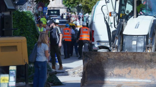 Πλάκα: Βίντεο και φωτογραφίες του CNN Greece από τους ελέγχους στατικότητας στα γειτονικά κτήρια
