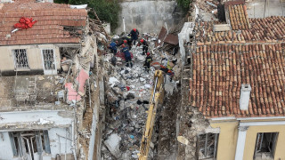 Πλάκα: Ξεκινούν οι αυτοψίες στα διπλανά κτήρια - Στο μικροσκόπιο η εγκατάσταση αερίου στον 2ο όροφο