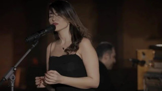 Τραγουδίστρια καταδικάστηκε σε 74 χτυπήματα με μαστίγιο επειδή τραγούδησε χωρίς χιτζάμπ