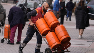 Η Ισπανία παρατείνει τα μέτρα στήριξης και προβλέπει έκπτωση στη βενζίνη και το ντίζελ τον Οκτώβριο