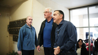 Αυτοψία Τρίπρα σε κατοικίες που έχουν υποστεί ζημιές από τις εργασίες για την επέκταση του Μετρό