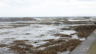 Κρήτη: Κόπηκε στη μέση ο παραλιακός δρόμος στις Γούβες - Αυτοκίνητα βρέθηκαν στη θάλασσα