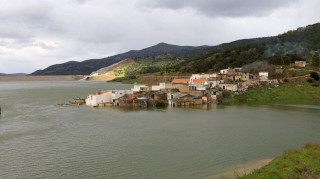 Οι βροχές έδωσαν «ανάσα» στο φράγμα Αποσελέμη στην Κρήτη - Χάνεται στα νερά του το Σφεντύλι