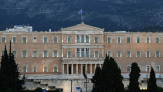 Έρευνες στη Βουλή έπειτα από απειλητικό τηλεφώνημα για βόμβα