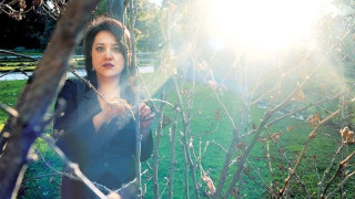Bookreads: Η «Υφάντρα» Μαρία Ξυλούρη και η μοίρα που φτιάχνουμε με τα ίδια μας τα χέρια