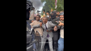Μπαλί Μπαγκαγιόκο: Ποιός είναι ο Γάλλος δήμαρχος που προστάτεψε τους μαθητές από τους αστυνομικούς
