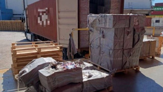 Πάνω από 10 εκατ. λαθραία τσιγάρα εντοπίστηκαν σε εμπορευματοκιβώτιο στον Πειραιά