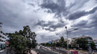 Καιρός: Συννεφιά, τοπικές βροχές στο μεγαλύτερο μέρος της χώρας - Σε υψηλά επίπεδα η θερμοκρασία