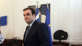 «Καμπανάκι» Πιερρακάκη για την Γαλλία - Χρηματιστήρια και ομόλογα υπό πίεση