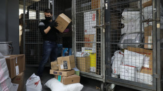 Παραδόσεις courier: Τέλος τα μετρητά - Από πότε αλλάζει ο τρόπος πληρωμής
