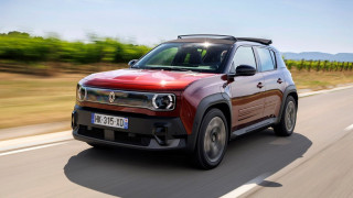 Το Renault 4 έχει πλέον και έκδοση με ανοιγόμενη μαλακή οροφή