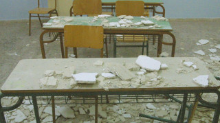 Λαμία: Κλειστό έως την Δευτέρα το 3ο Λύκειο μετά την πτώση σοβάδων - Με τηλεκπαίδευση τα μαθήματα