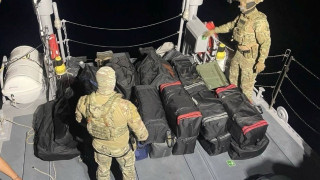 Βρέθηκαν πάνω από 360 κιλά κάνναβης σε σκάφος δυτικά της Χίου - Δείτε φωτογραφίες