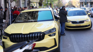 Λαμία: Άναψαν τα αίματα σε πιάτσα ταξί για μια κλήση - Στα επείγοντα ο ένας οδηγός